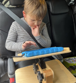 Child using Perfekt Holder in car