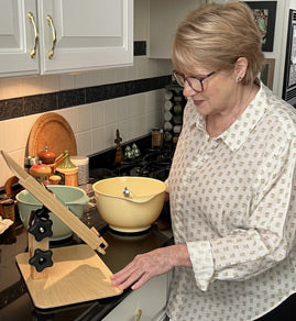Woman using Perfekt Holder in kitchen